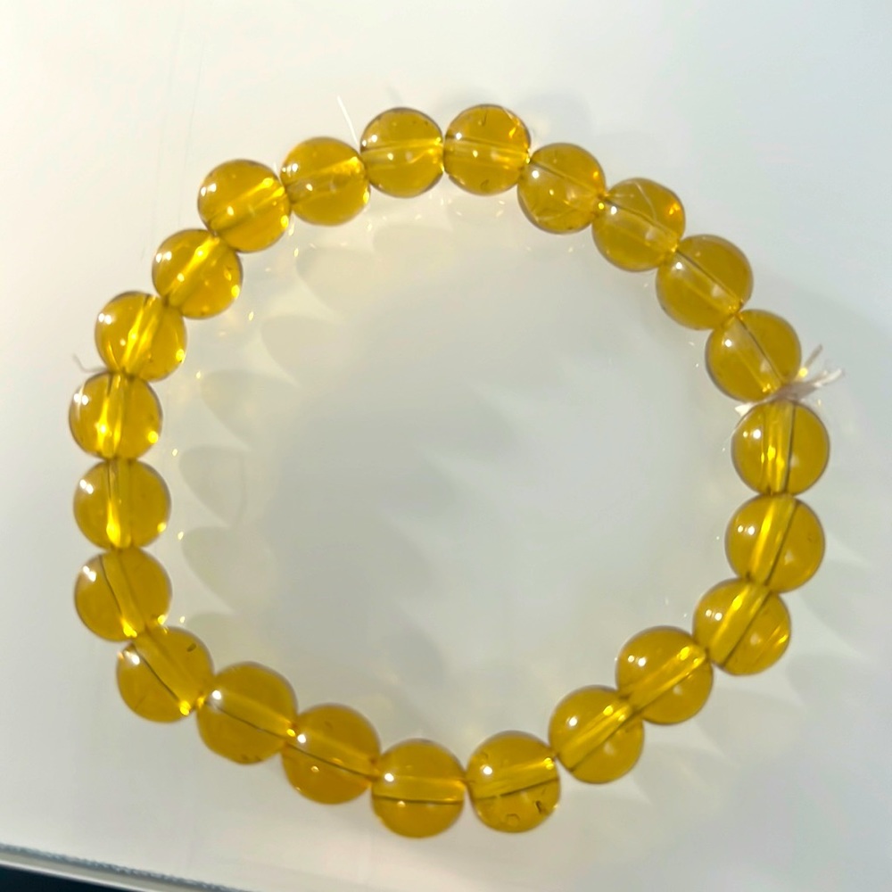 I am selling a kids bracelet 1 size and gold